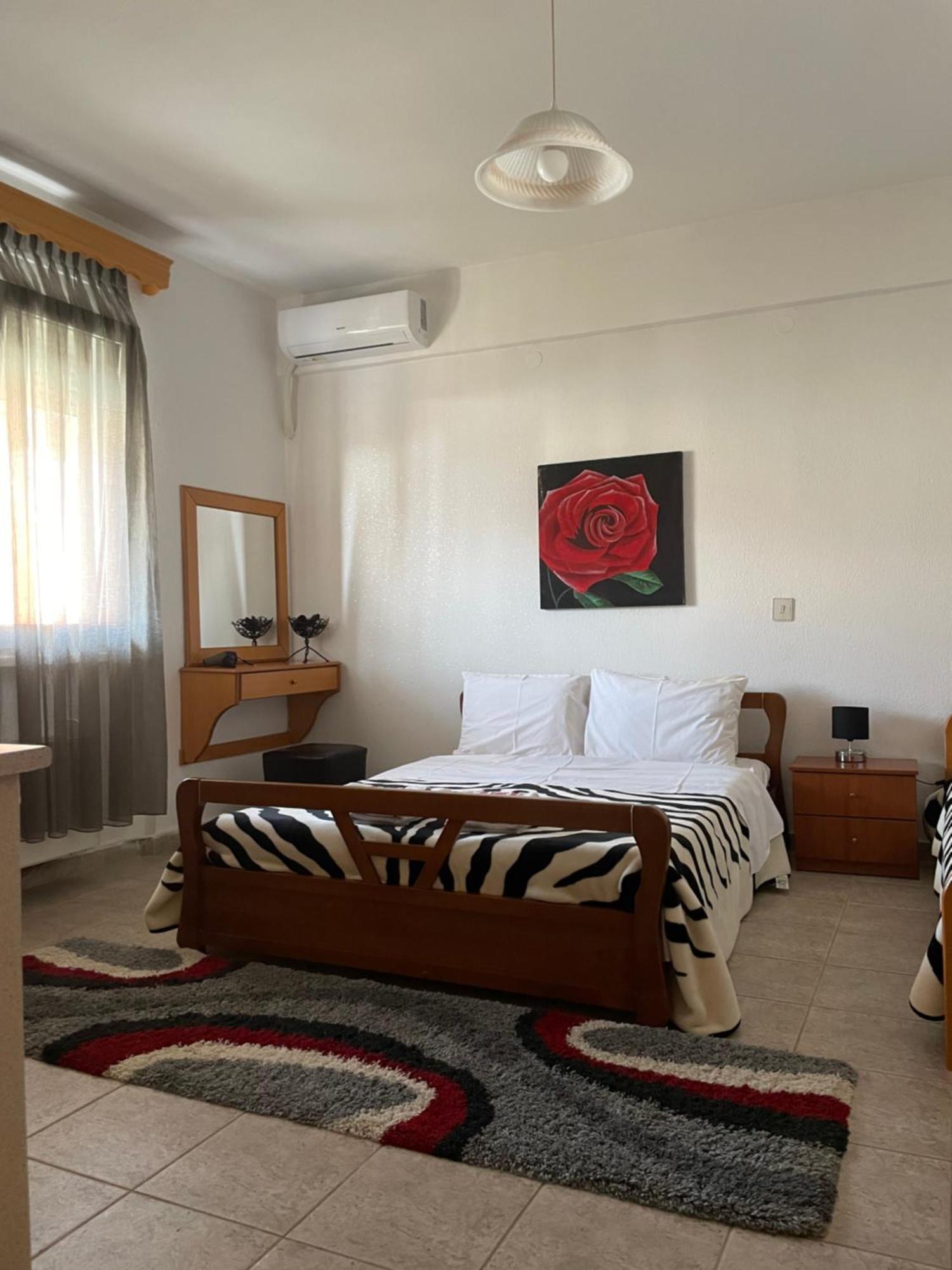 Voras Apartments Káto Loutrákion Dış mekan fotoğraf